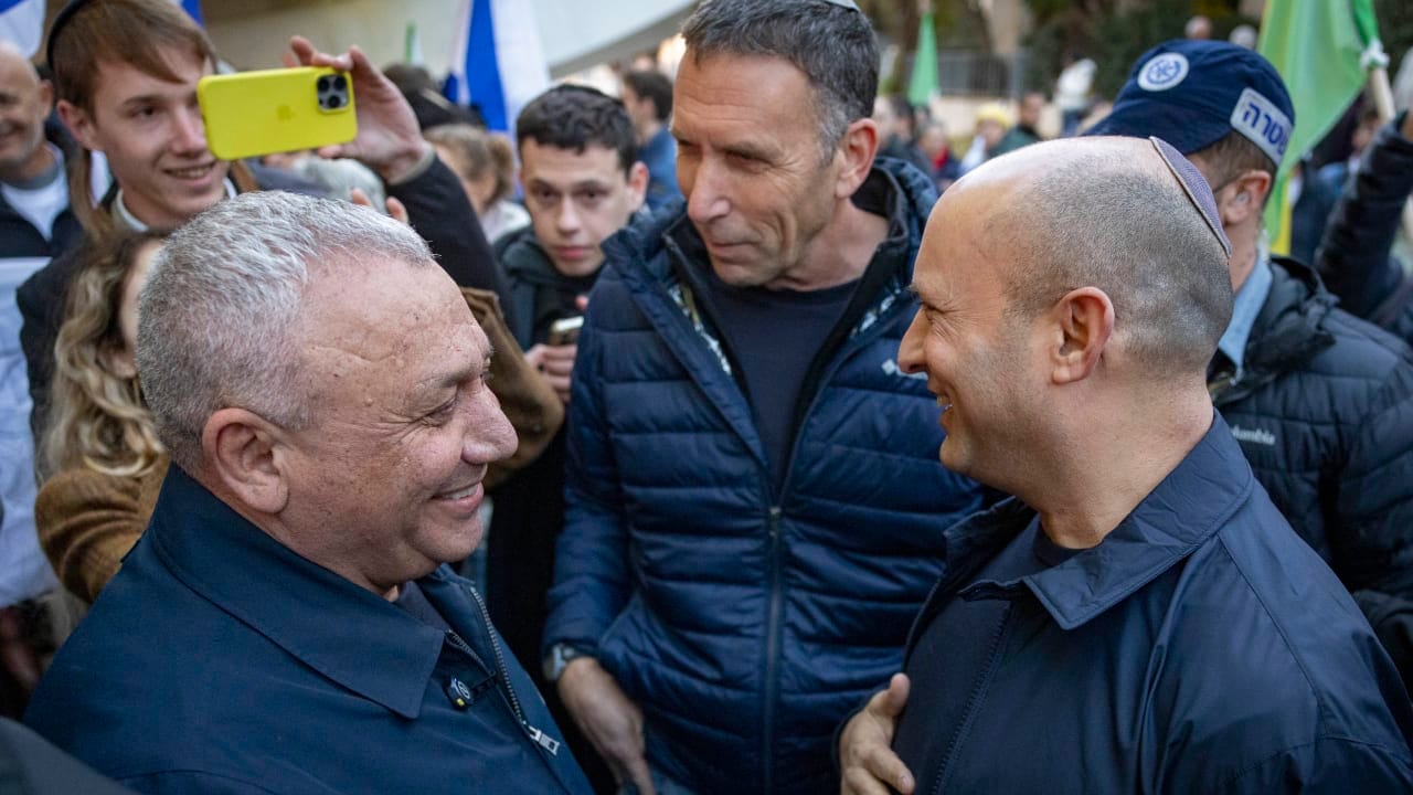 Eisenkot’s Yashar ties Netanyahu’s Likud at 21 seats as opposition regains Knesset majority