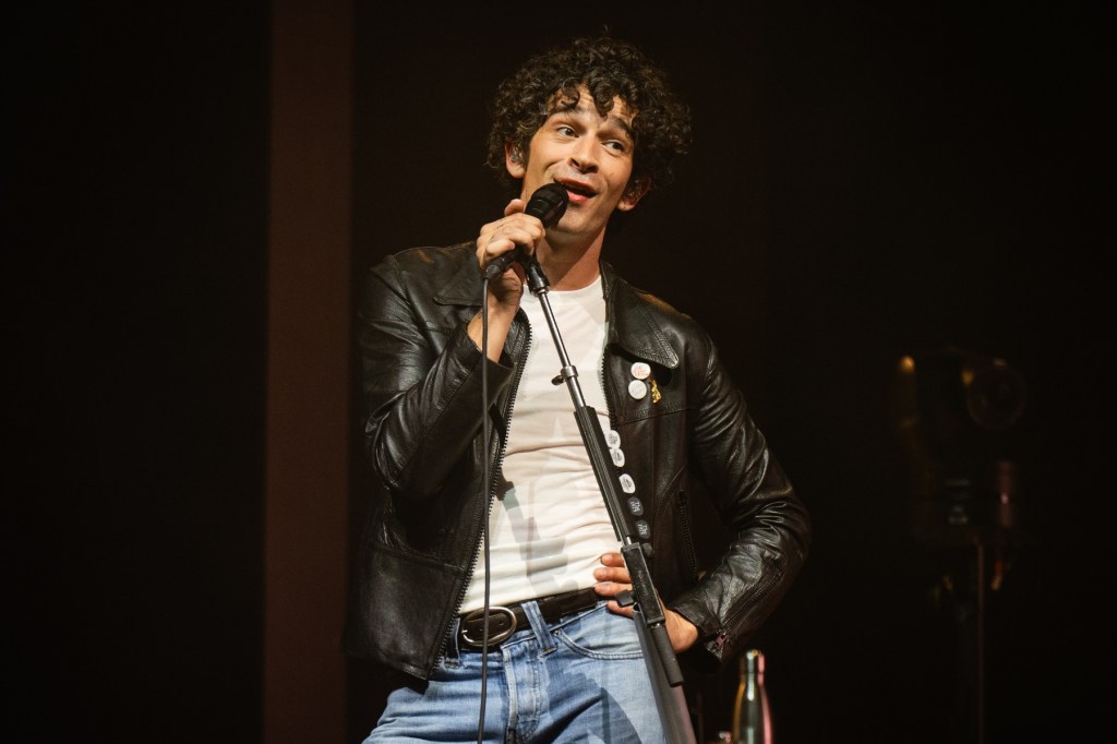 Matty Healy & Gabbriette’s Wedding Rehearsal, With a Cute Dip-Kiss, Spotted in Paparazzi Video