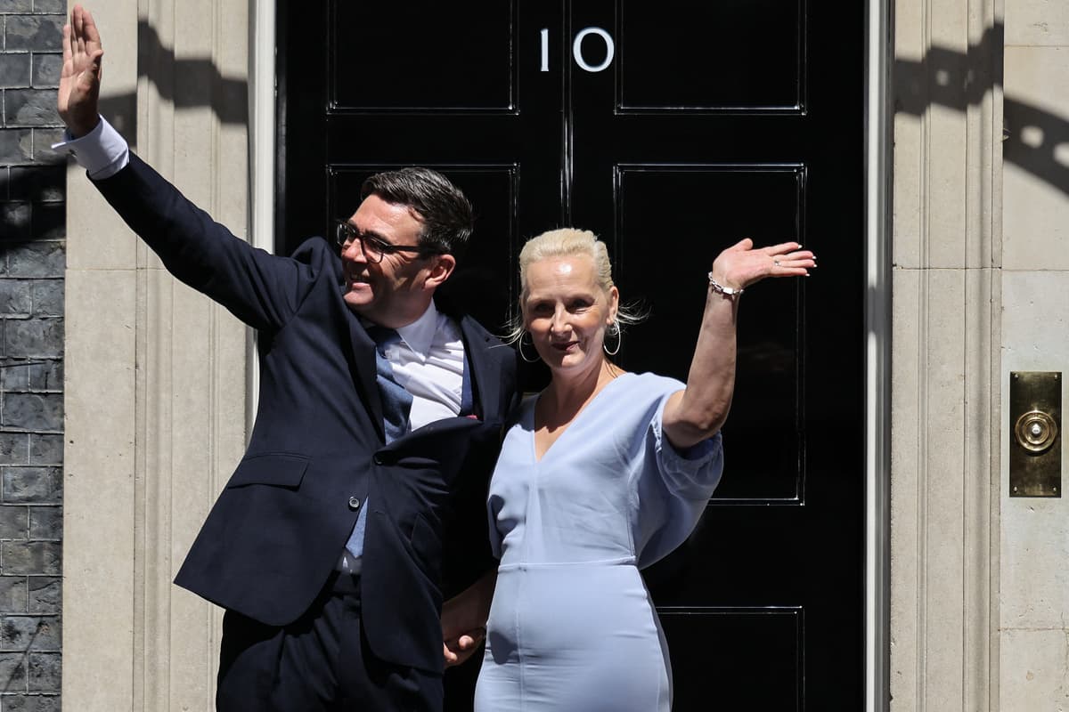 Andy Burnham latest LIVE: New Prime Minister set to unveil his Cabinet after entering Number 10