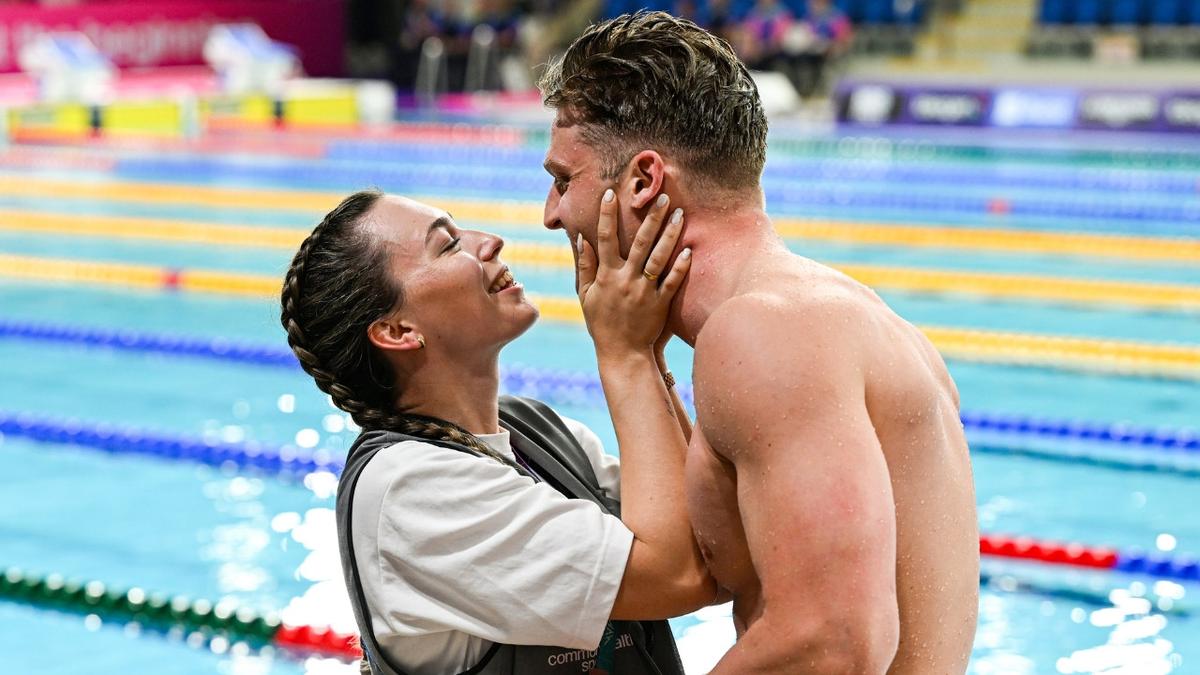 Aussie star Sam Williamson and partner Linnea Lindberg complete ‘fairytale’ Commonwealth Games gold with poolside kiss