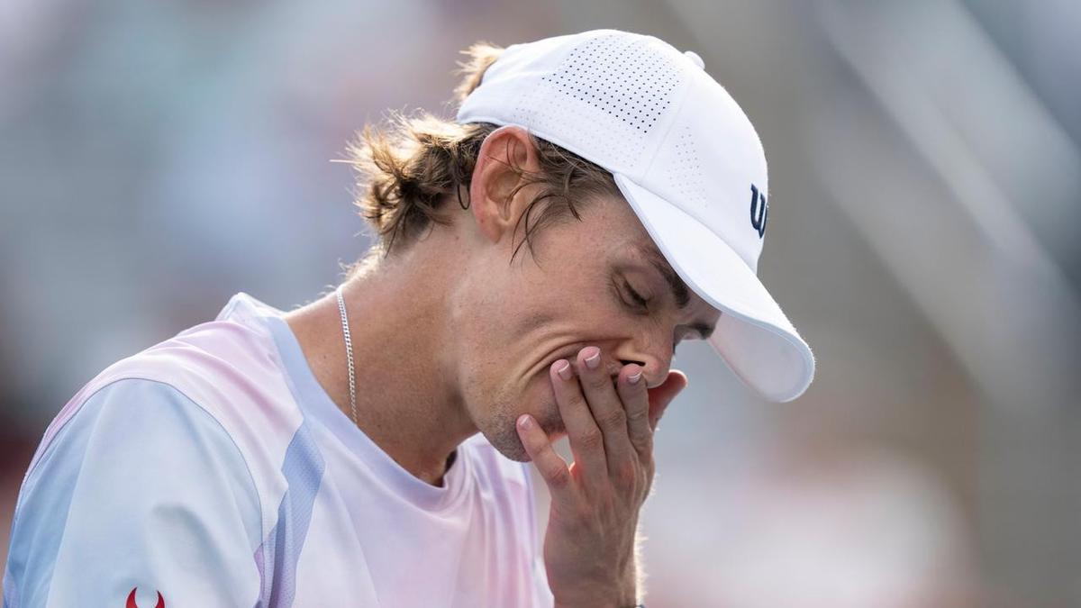 Double faults haunt Alex de Minaur as title chance goes begging at Montreal Masters