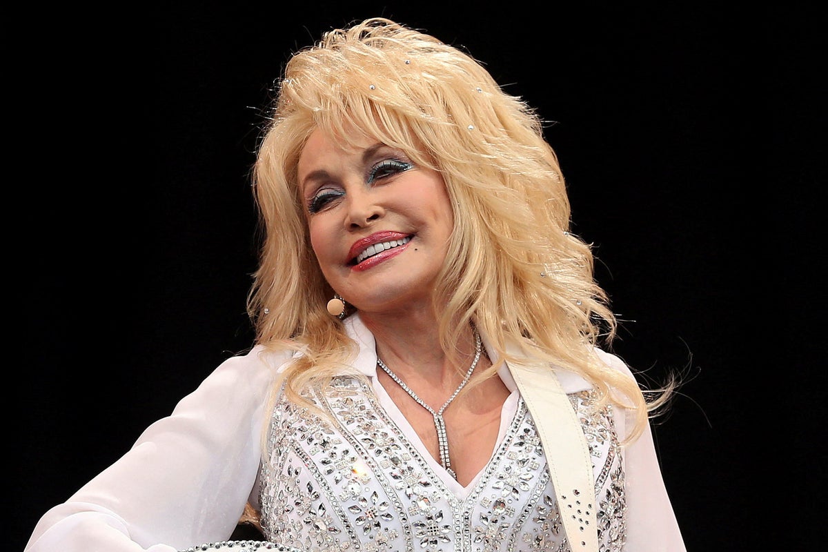 Dolly Parton death latest:Family disclose cause of death as tributes pour in for country music icon