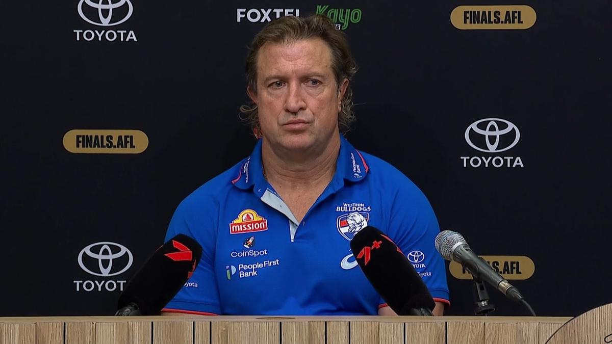 Bulldogs coach Luke Beveridge cops backlash after comments about Tim Membrey’s kick after the siren