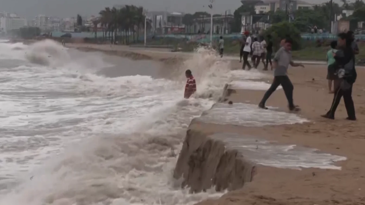 Cyclone Arnab stalls near Andhra coast, landfall to continue for 2-3 hours; Odisha ready for impact